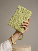 Lena clutch - bilek askısıyla taşıma görünümü