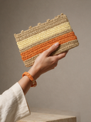 Nora clutch - bilek askısıyla taşıma görünümü